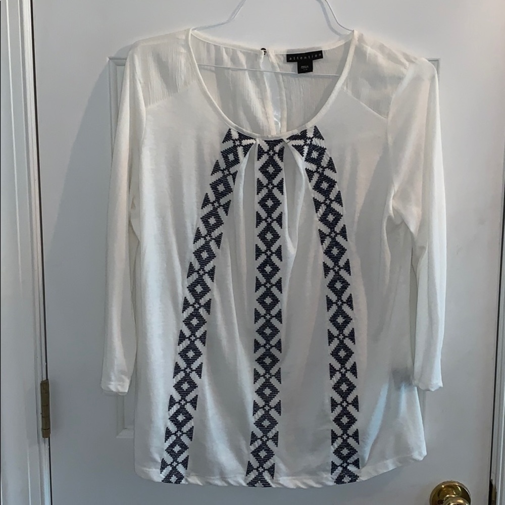 Boho white and navy embroidered top. Size large.